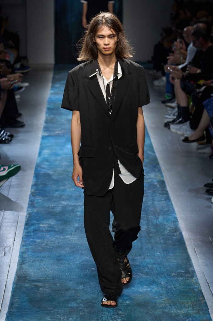 山本耀司 Yohji Yamamoto 2026春夏男装秀 - Paris Spring 2026