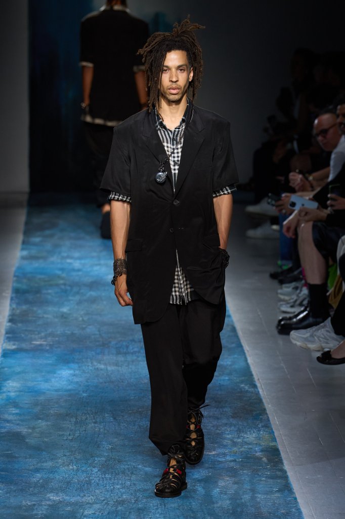 山本耀司 Yohji Yamamoto 2026春夏男装秀 - Paris Spring 2026