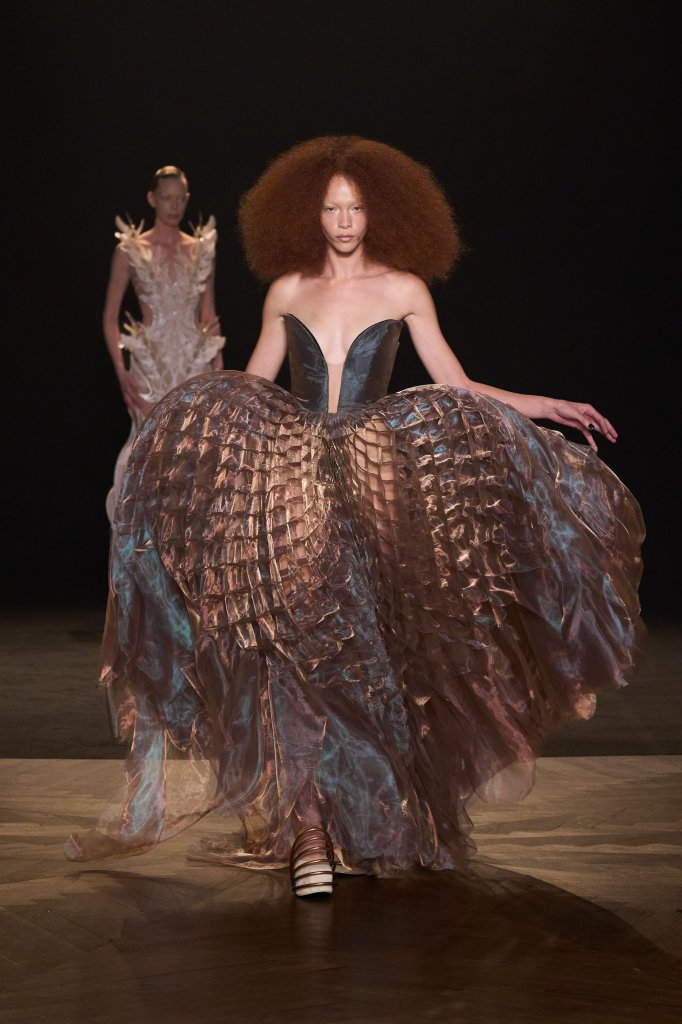 艾里斯·范·荷本 Iris van Herpen 2025/26秋冬高级定制秀 - Couture Fall 2025