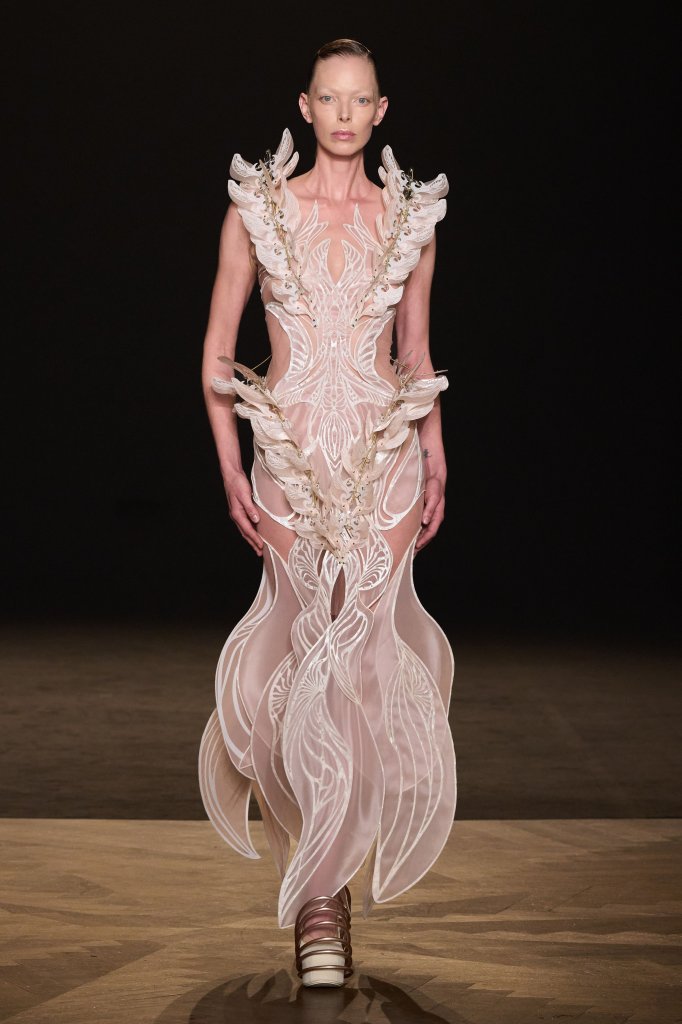 艾里斯·范·荷本 Iris van Herpen 2025/26秋冬高级定制秀 - Couture Fall 2025