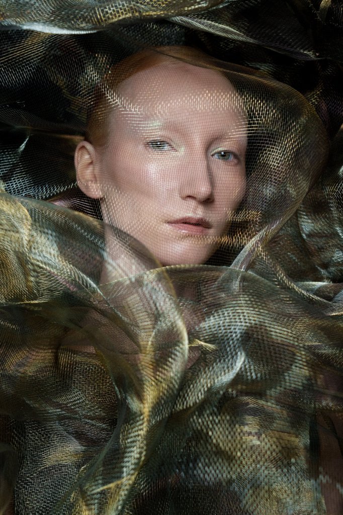 艾里斯·范·荷本 Iris van Herpen 2025/26秋冬高级定制秀(后台妆容) - Couture Fall 2025