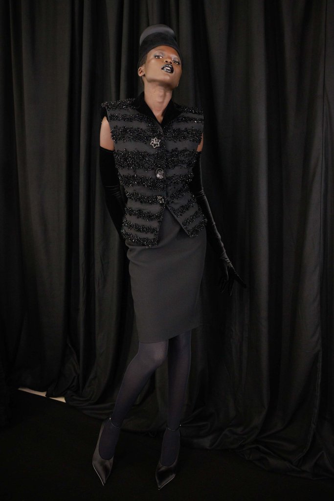 夏帕瑞丽 Schiaparelli 2025/26秋冬高级定制秀(后台妆容) - Couture Fall 2025
