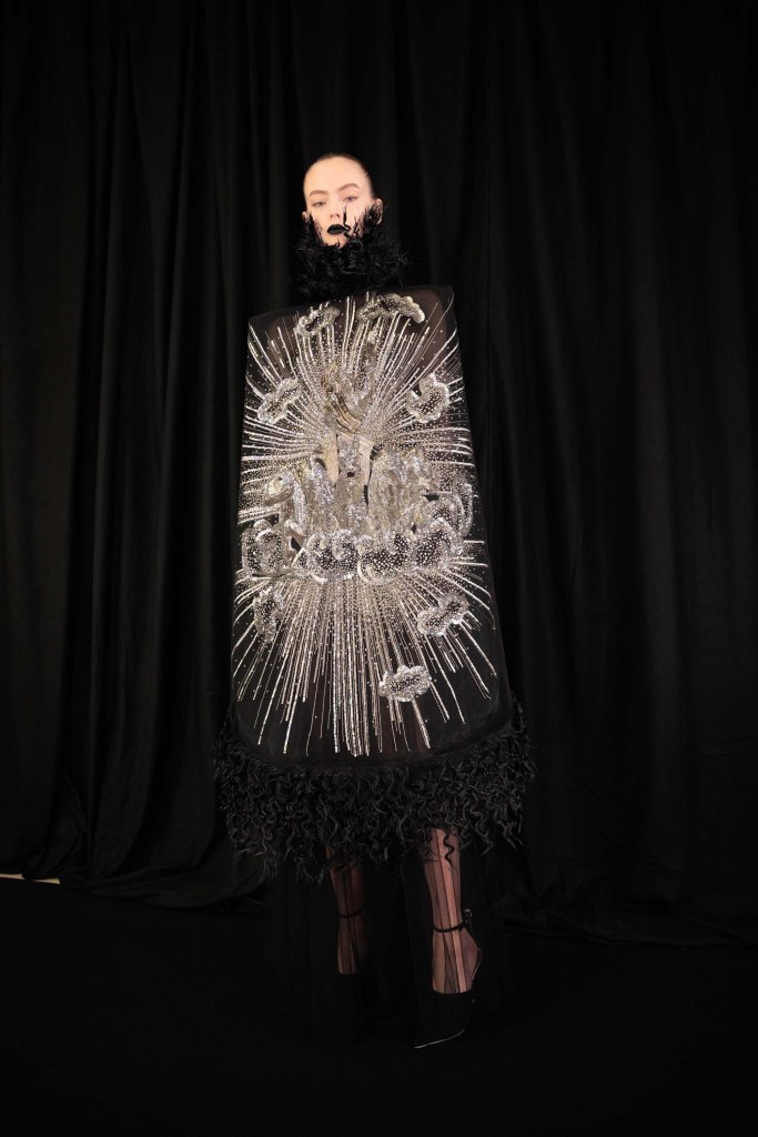 夏帕瑞丽 Schiaparelli 2025/26秋冬高级定制秀(后台妆容) - Couture Fall 2025
