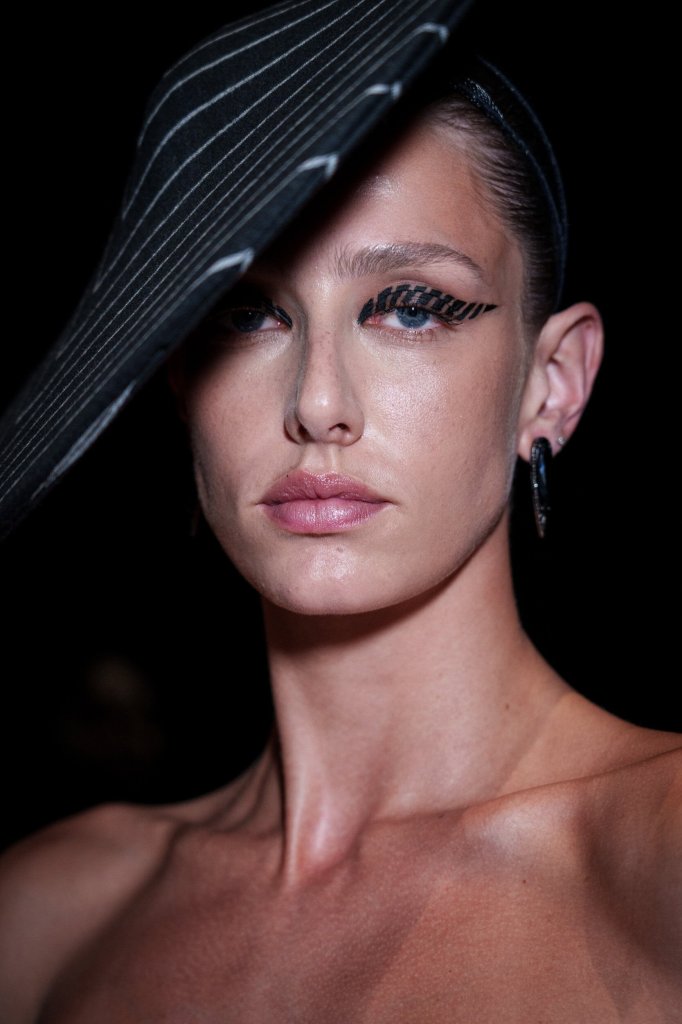 Robert Wun 2025/26秋冬高级定制秀(后台妆容) - Couture Fall 2025