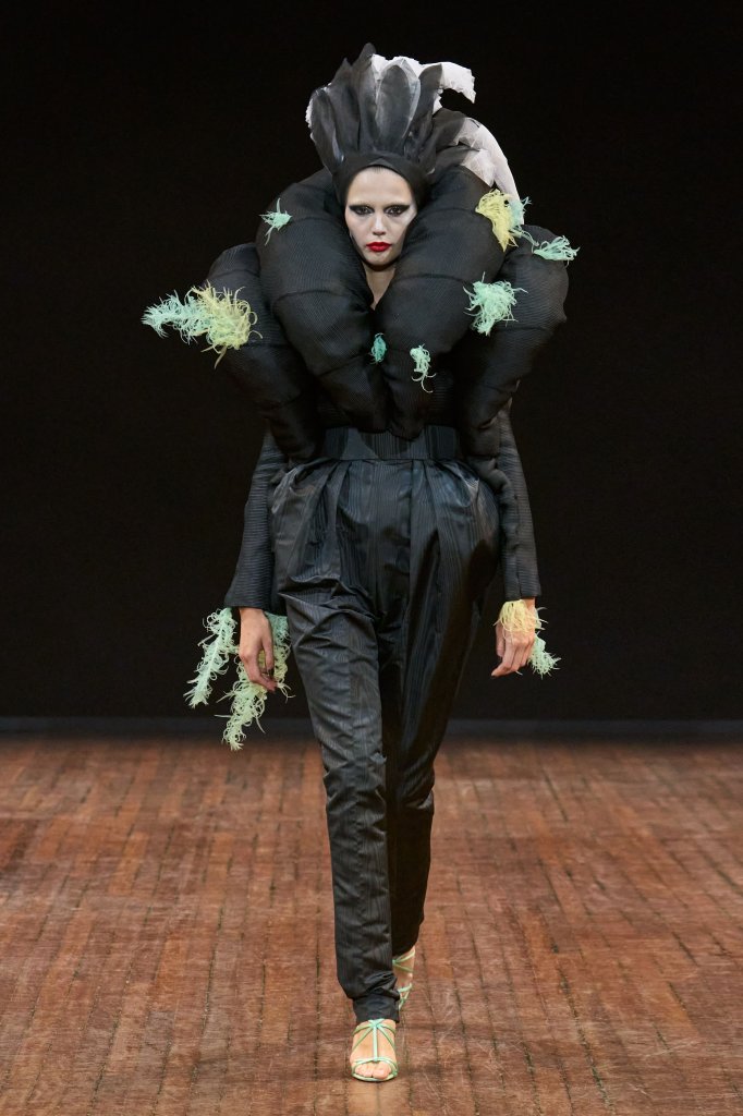 维果罗夫 Viktor & Rolf 2025/26秋冬高级定制秀 - Couture Fall 2025