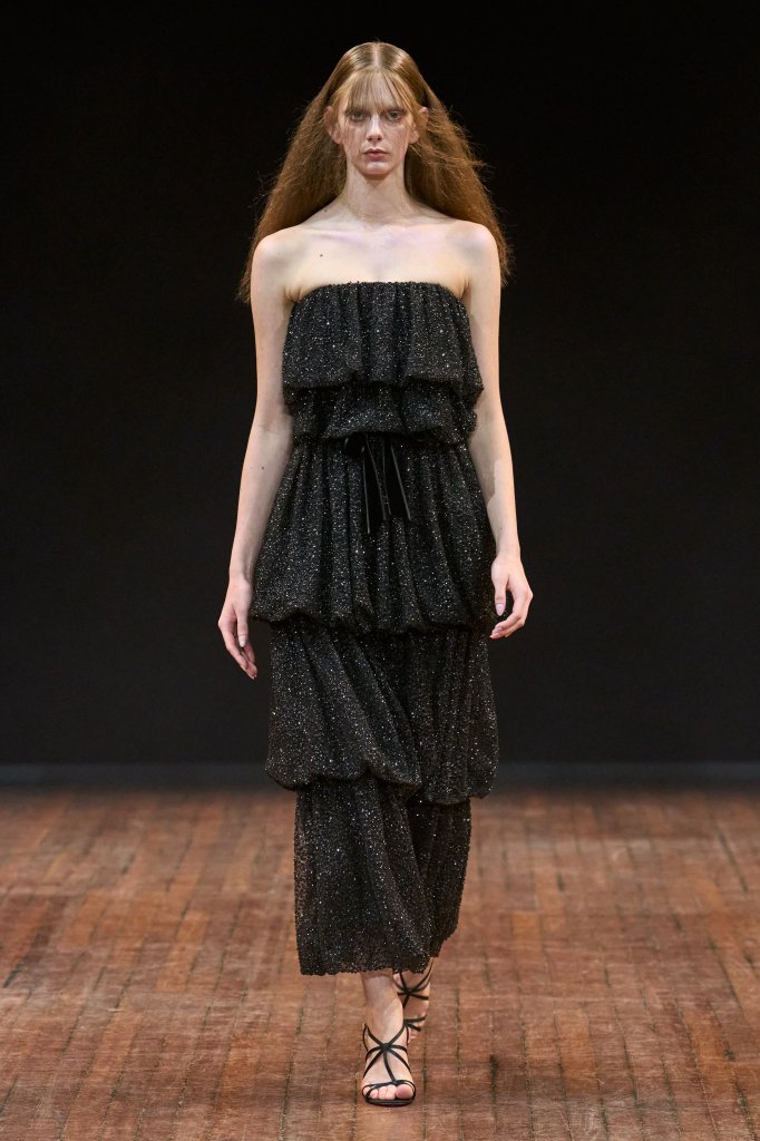 维果罗夫 Viktor & Rolf 2025/26秋冬高级定制秀 - Couture Fall 2025