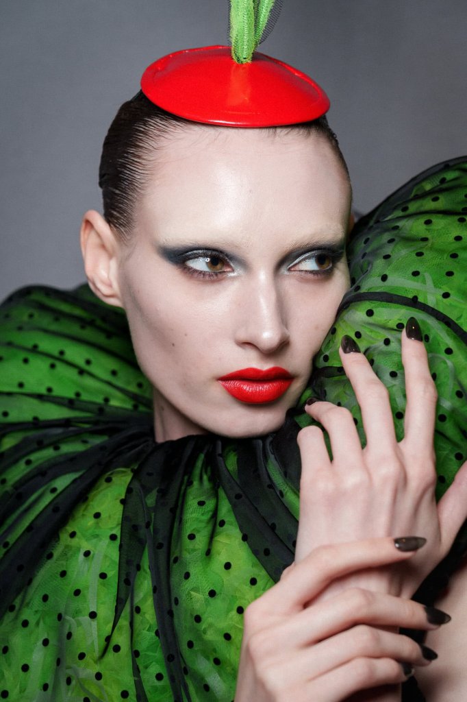 维果罗夫 Viktor & Rolf 2025/26秋冬高级定制秀(后台妆容) - Couture Fall 2025