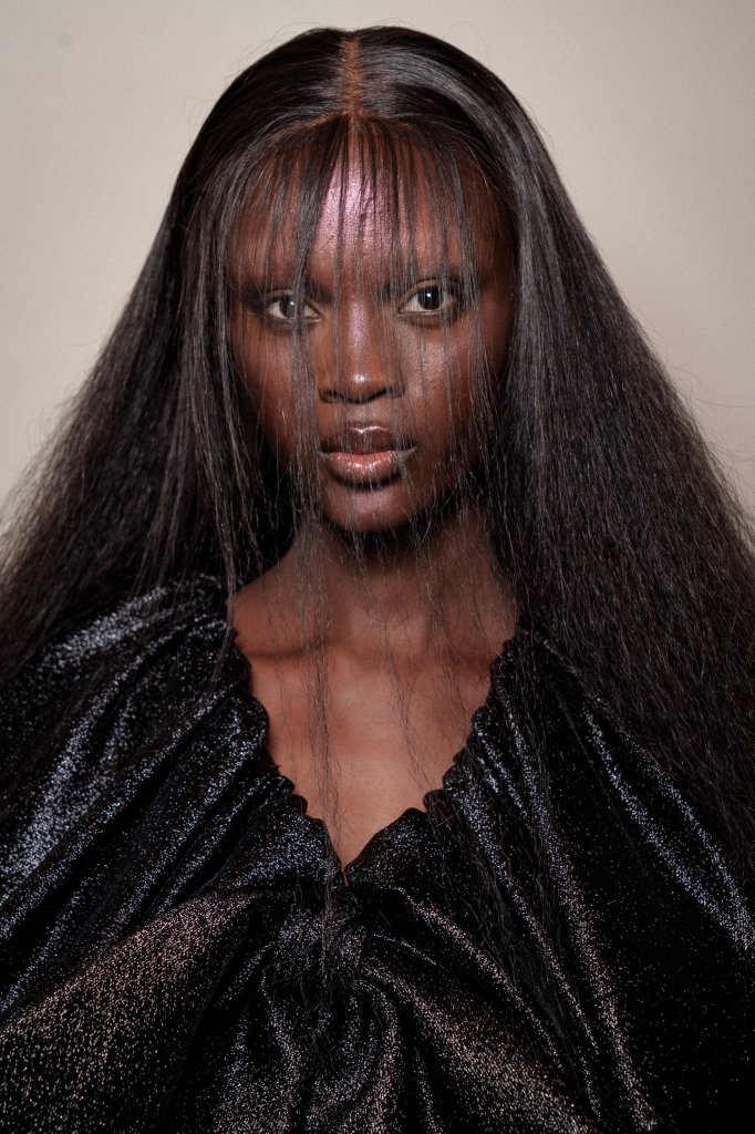 维果罗夫 Viktor & Rolf 2025/26秋冬高级定制秀(后台妆容) - Couture Fall 2025