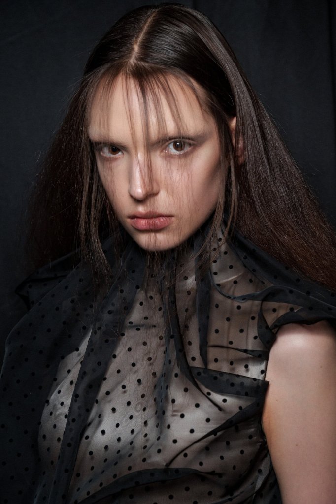 维果罗夫 Viktor & Rolf 2025/26秋冬高级定制秀(后台妆容) - Couture Fall 2025