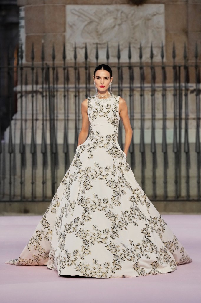卡罗琳娜·海莱娜 Carolina Herrera 2026春夏高级成衣秀 - New York Spring 2026