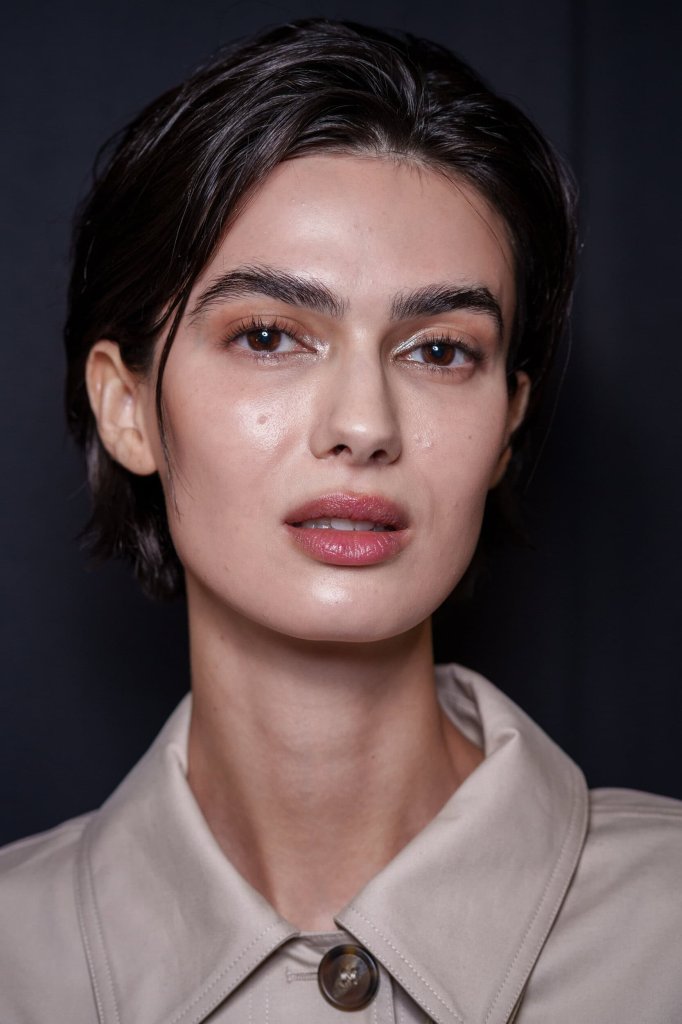 安普里奥·阿玛尼 Emporio Armani 2026春夏高级成衣秀(后台妆容) - Milan Spring 2026