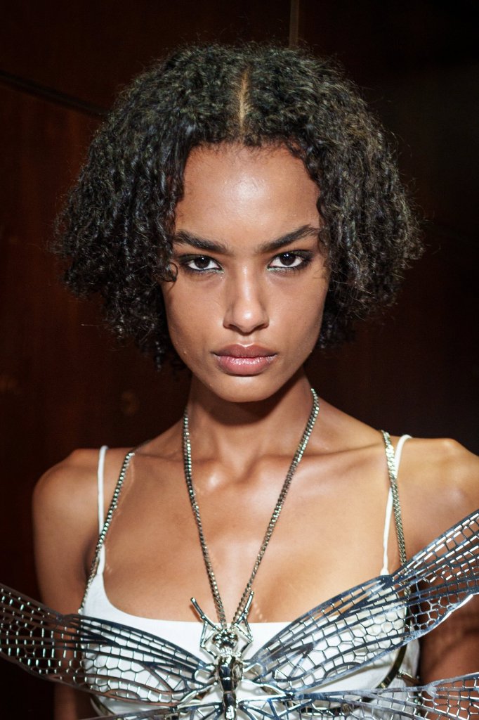 蓝色情人 Blumarine 2026春夏高级成衣秀(后台妆容) - Milan Spring 2026