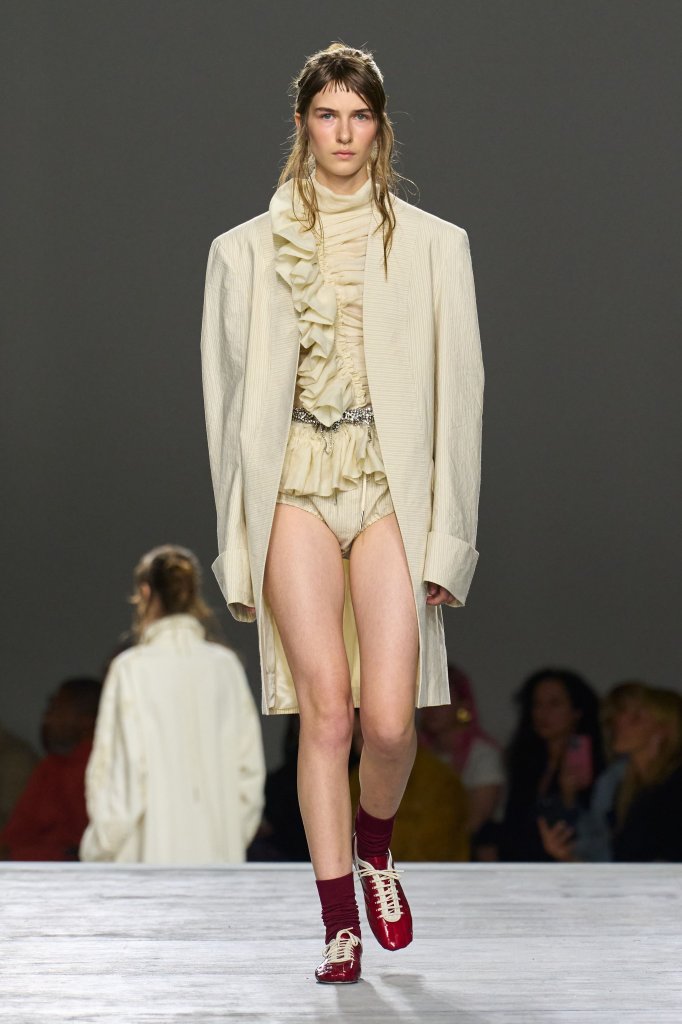 德赖斯·范诺顿 Dries Van Noten 2026春夏高级成衣秀 - Paris Spring 2026