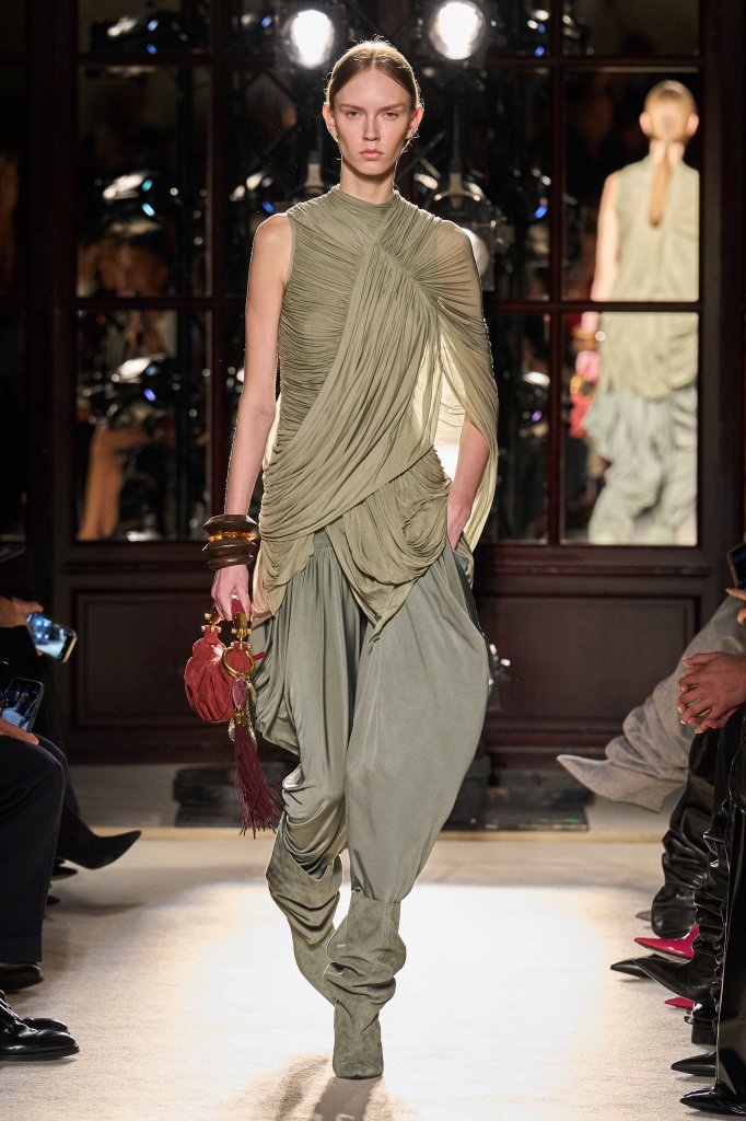 巴尔曼 Balmain 2026春夏高级成衣秀 - Paris Spring 2026