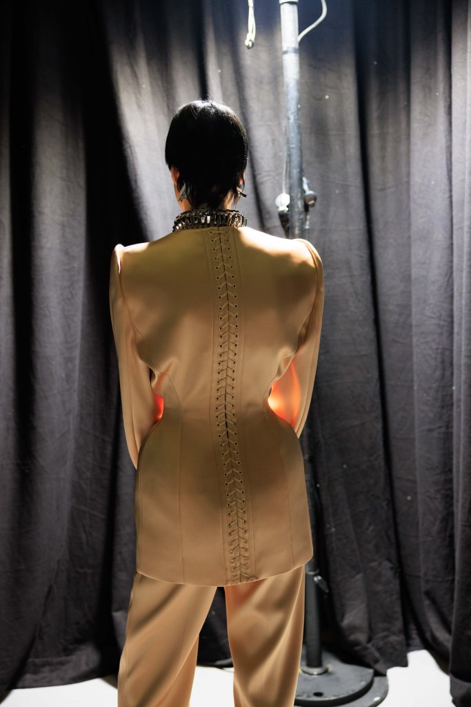 蒂埃里·穆勒 Mugler 2026春夏高级成衣秀(后台妆容) - Paris Spring 2026