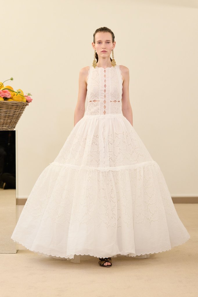 詹巴迪斯塔·瓦利 Giambattista Valli 2026春夏高级成衣秀 - Paris Spring 2026