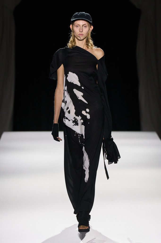 山本耀司 Yohji Yamamoto 2026春夏高级成衣秀 - Paris Spring 2026