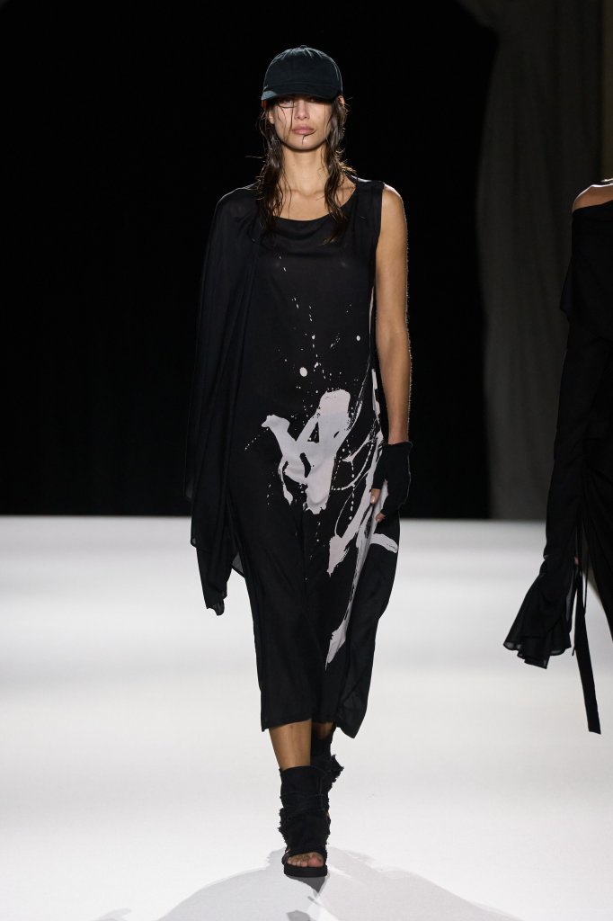 山本耀司 Yohji Yamamoto 2026春夏高级成衣秀 - Paris Spring 2026