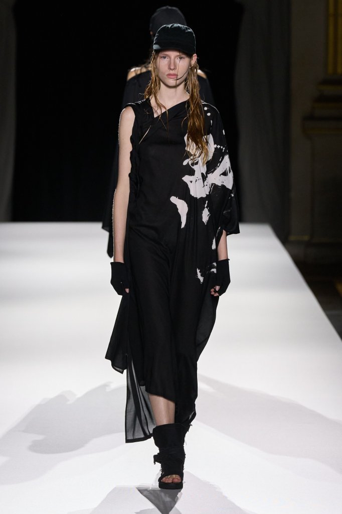 山本耀司 Yohji Yamamoto 2026春夏高级成衣秀 - Paris Spring 2026