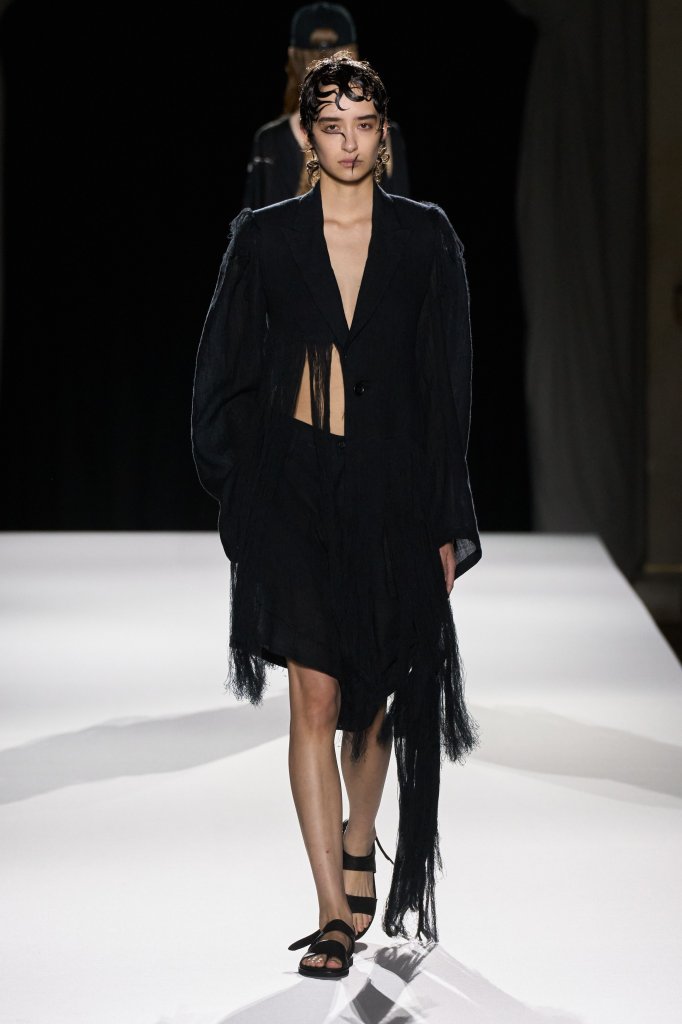 山本耀司 Yohji Yamamoto 2026春夏高级成衣秀 - Paris Spring 2026