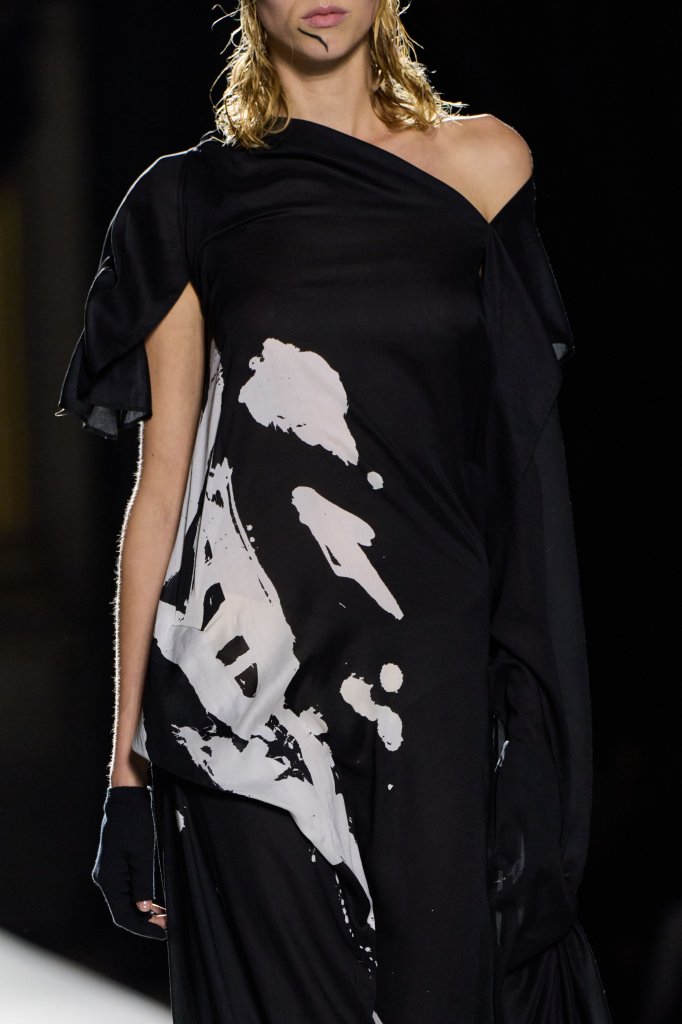 山本耀司 Yohji Yamamoto 2026春夏高级成衣秀(细节) - Paris Spring 2026
