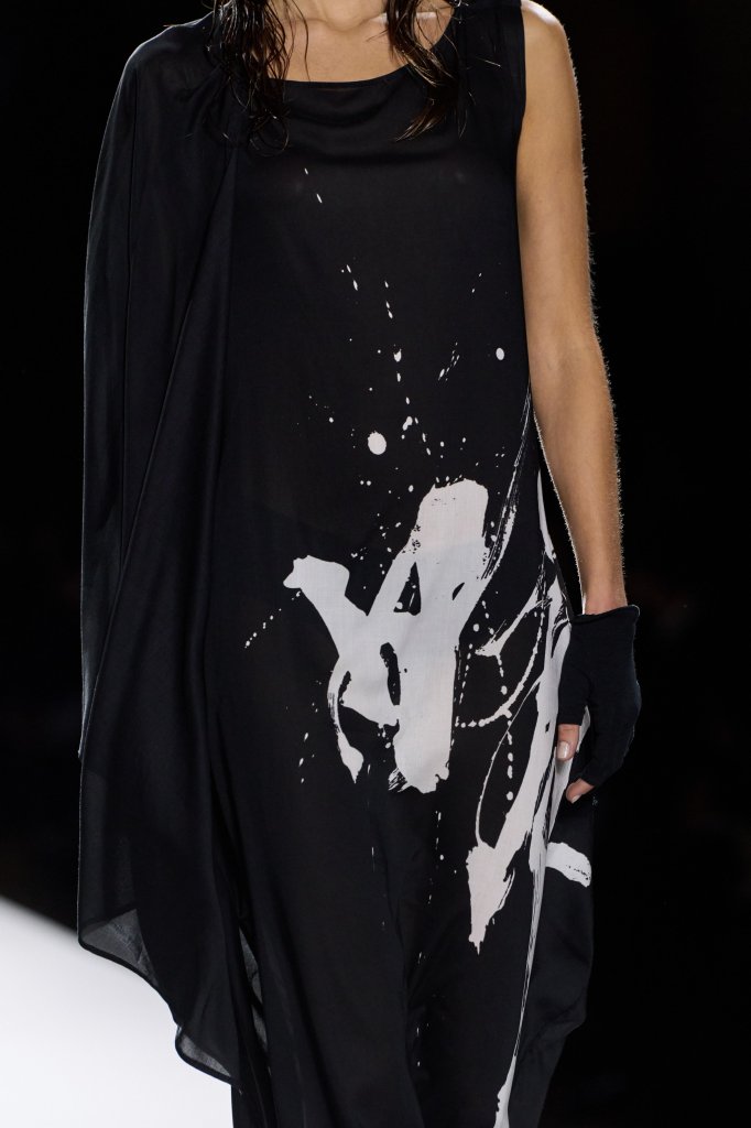 山本耀司 Yohji Yamamoto 2026春夏高级成衣秀(细节) - Paris Spring 2026