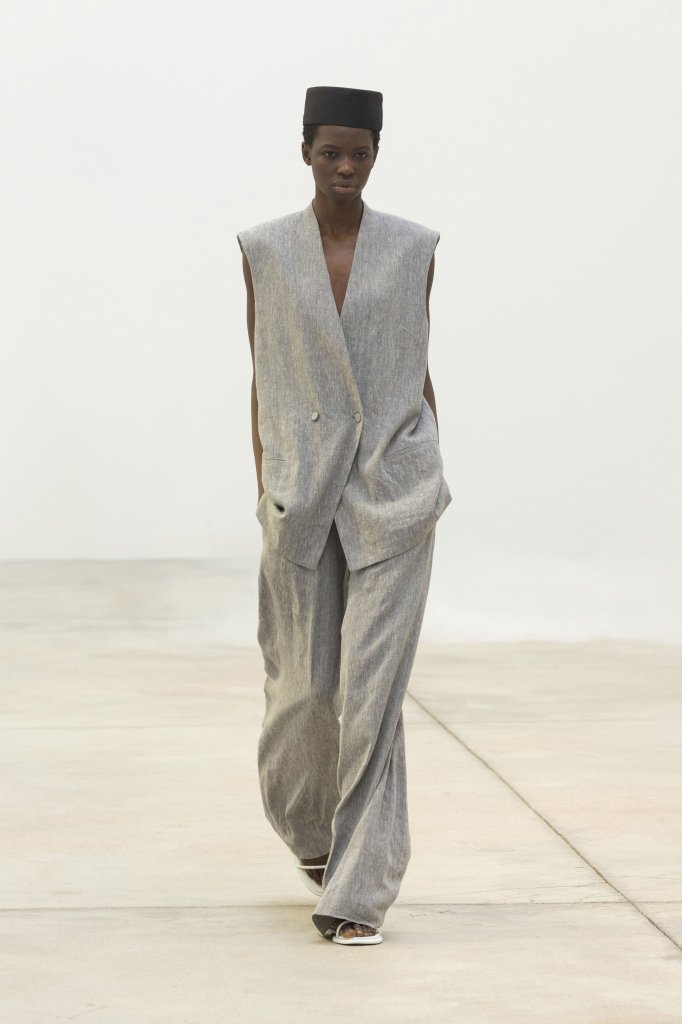 克里斯汀·万诺斯 Christian Wijnants 2026春夏高级成衣秀 - Paris Spring 2026