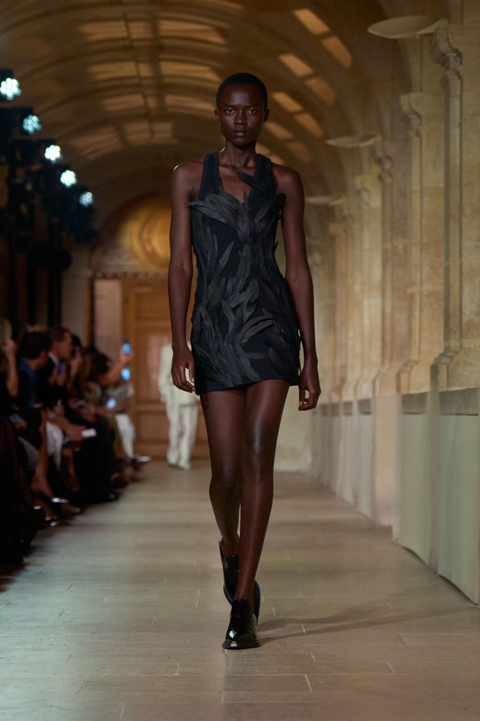 维多利亚·贝克汉姆 Victoria Beckham 2026春夏高级成衣秀 - Paris Spring 2026