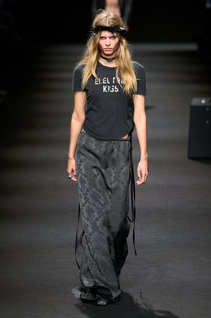 安·迪穆拉米斯特 Ann Demeulemeester 2026春夏高级成衣秀 - Paris Spring 2026
