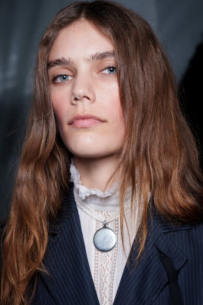 安·迪穆拉米斯特 Ann Demeulemeester 2026春夏高级成衣秀(后台妆容) - Paris Spring 2026