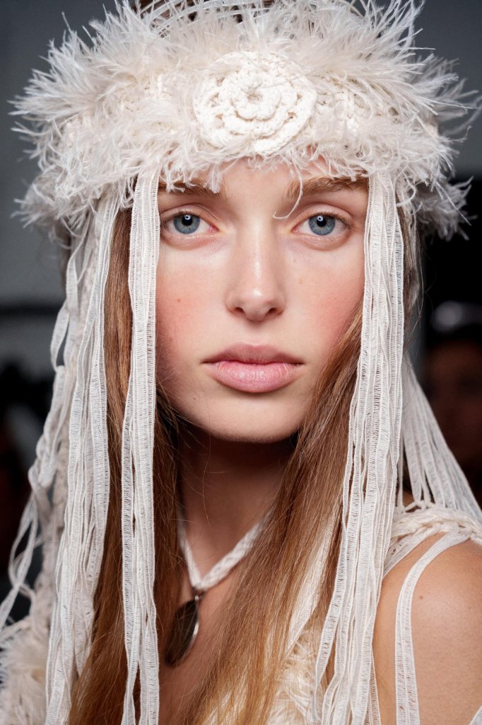 安·迪穆拉米斯特 Ann Demeulemeester 2026春夏高级成衣秀(后台妆容) - Paris Spring 2026