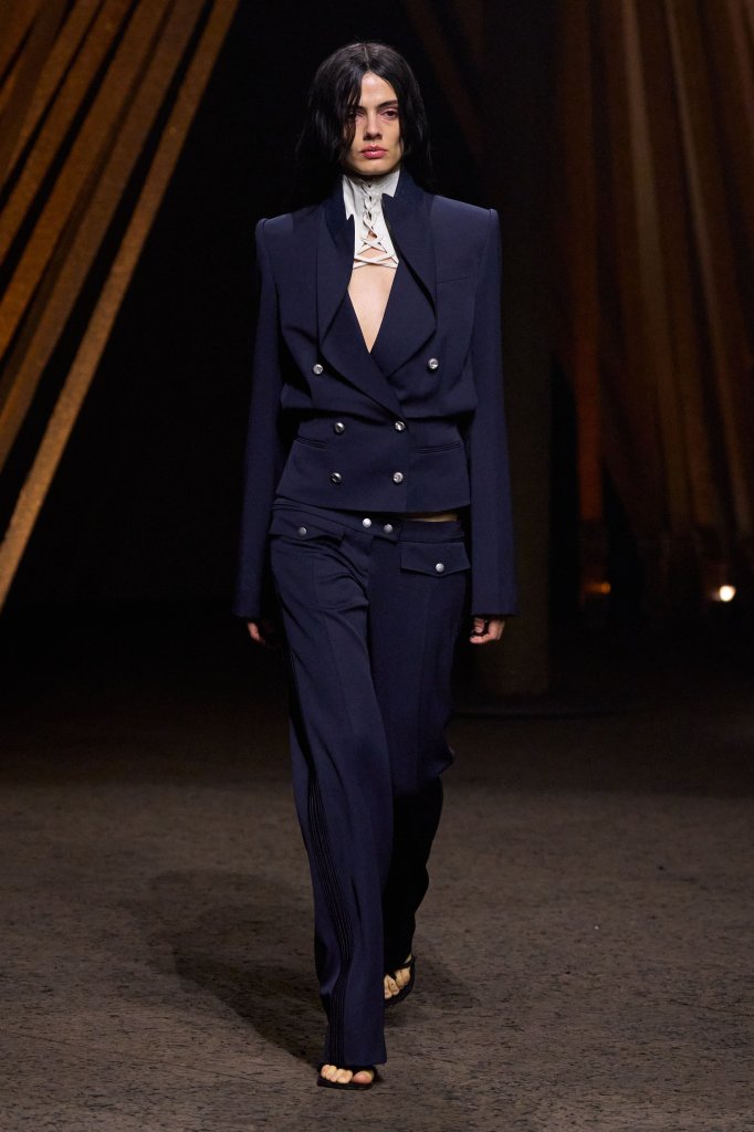 亚历山大·麦昆 Alexander McQueen 2026春夏高级成衣秀 - Paris Spring 2026