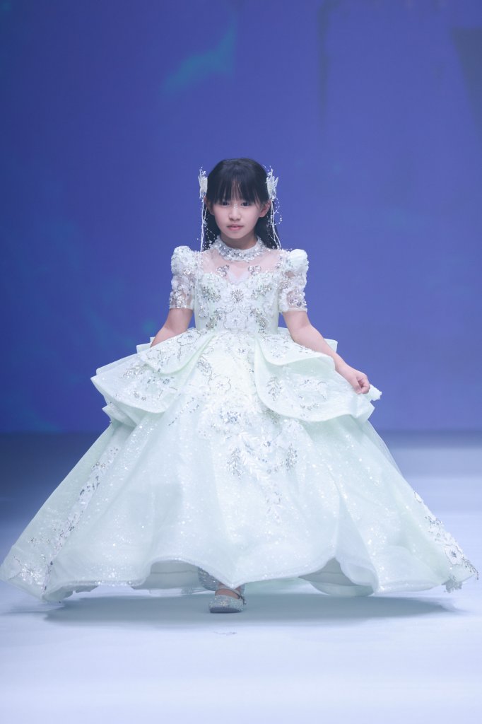 BELIA BELEI · 孙思宇丨童话小镇 2025/26秋冬童装秀 - Beijing Fall 2025