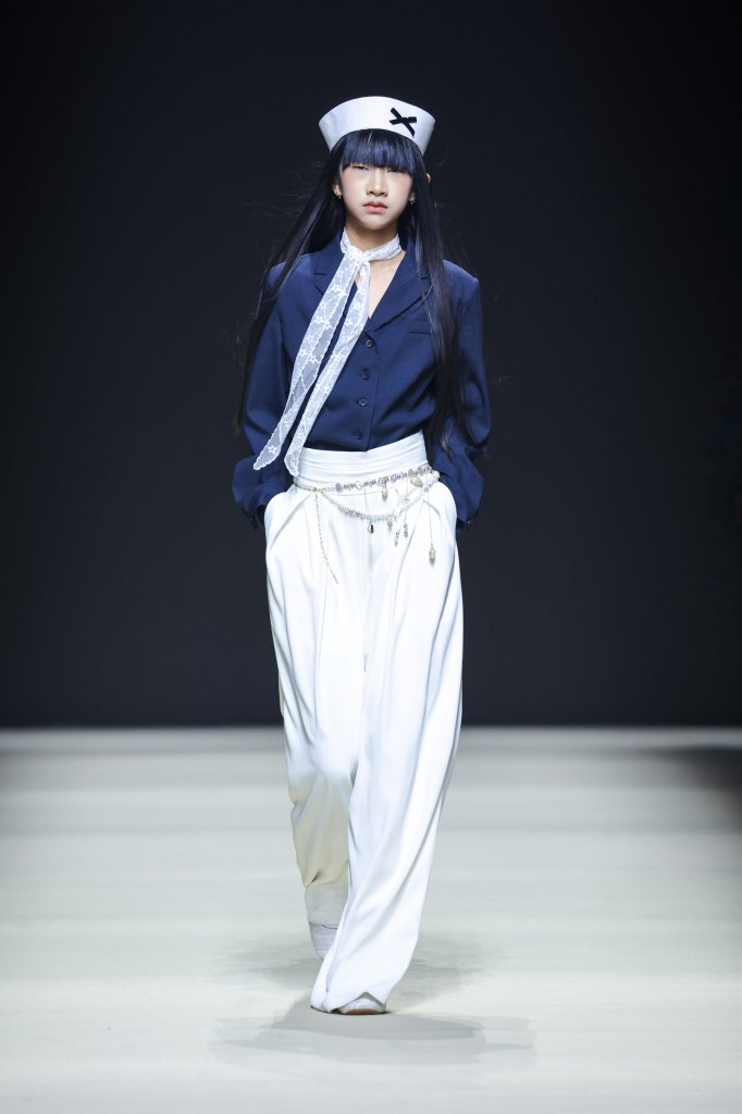 龍曼辰 AMJASMINE · 梁晨丨童话小镇 2025/26秋冬童装秀 - Beijing Fall 2025