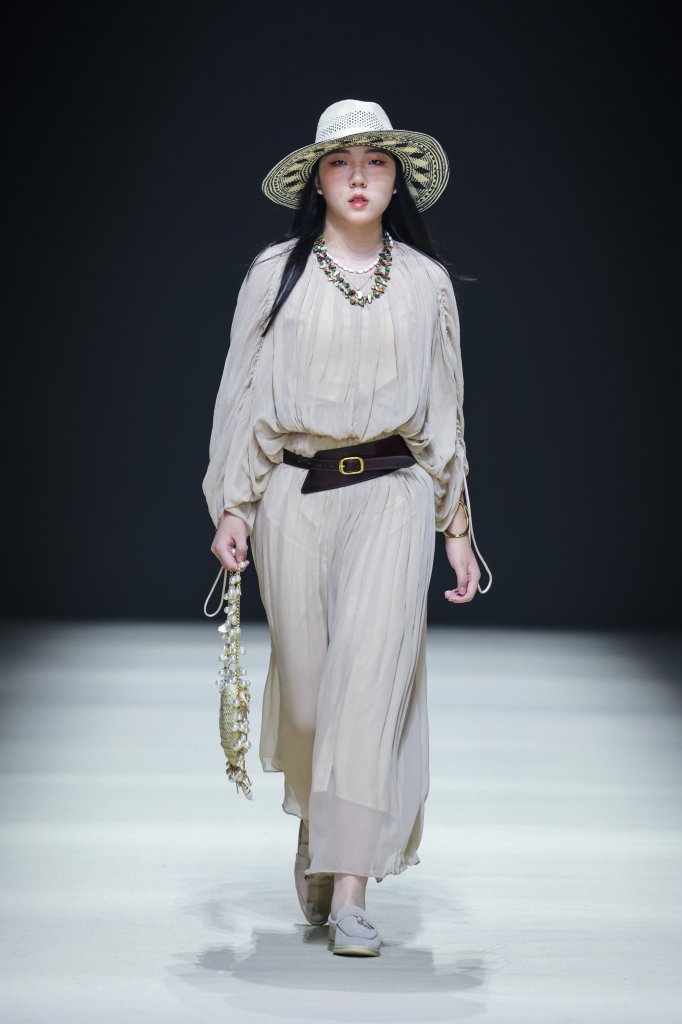 龍曼辰 AMJASMINE · 梁晨丨童话小镇 2025/26秋冬童装秀 - Beijing Fall 2025