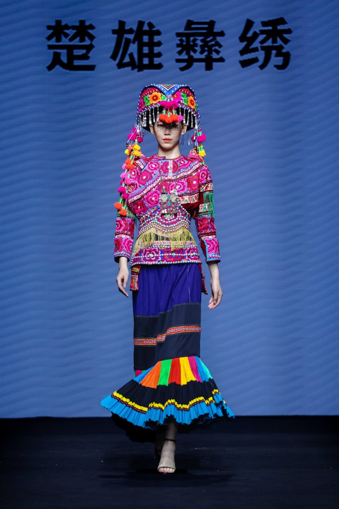 楚雄彝绣 2025/26秋冬高级成衣秀 - Beijing Fall 2025