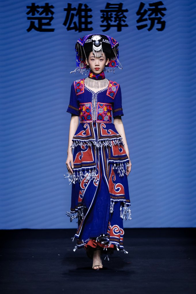 楚雄彝绣 2025/26秋冬高级成衣秀 - Beijing Fall 2025