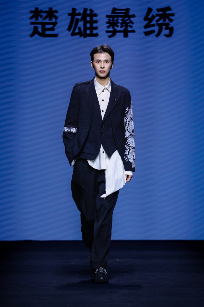 楚雄彝绣 2025/26秋冬高级成衣秀 - Beijing Fall 2025