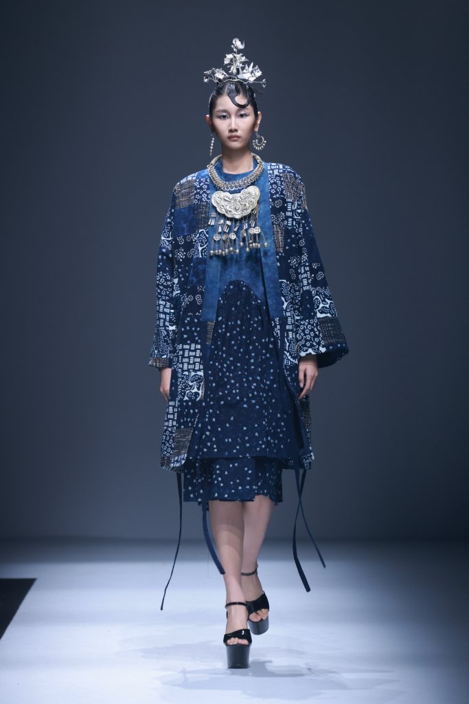 冯三三 FENGSANSAN | 柯桥日 2026春夏高级成衣秀 - Beijing Fall 2025