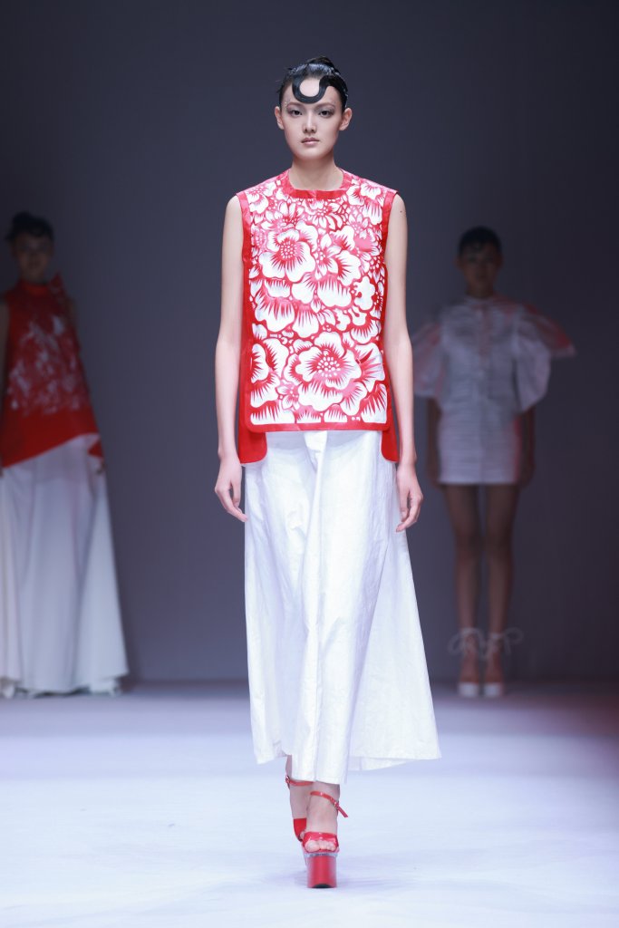 冯三三 FENGSANSAN | 柯桥日 2026春夏高级成衣秀 - Beijing Fall 2025