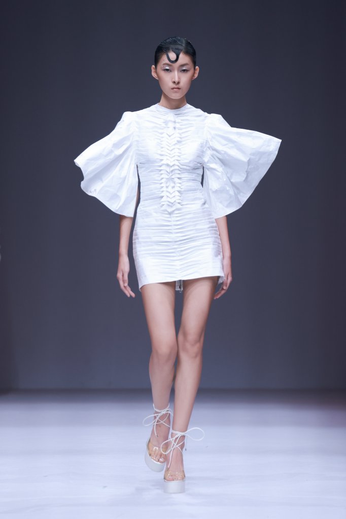 冯三三 FENGSANSAN | 柯桥日 2026春夏高级成衣秀 - Beijing Fall 2025