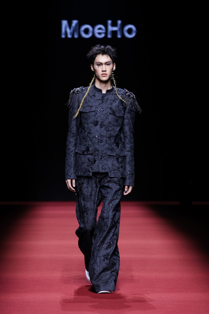Moe Ho 末禾 · 贺萌萌 | 柯桥日 2026春夏高级成衣秀 - Beijing Fall 2025