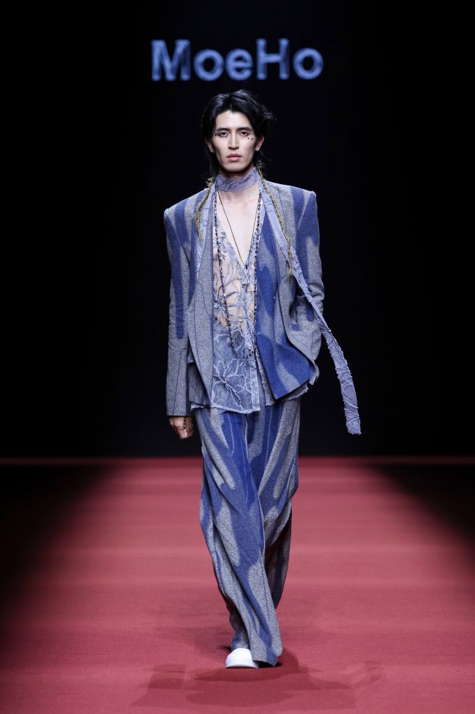 Moe Ho 末禾 · 贺萌萌 | 柯桥日 2026春夏高级成衣秀 - Beijing Fall 2025