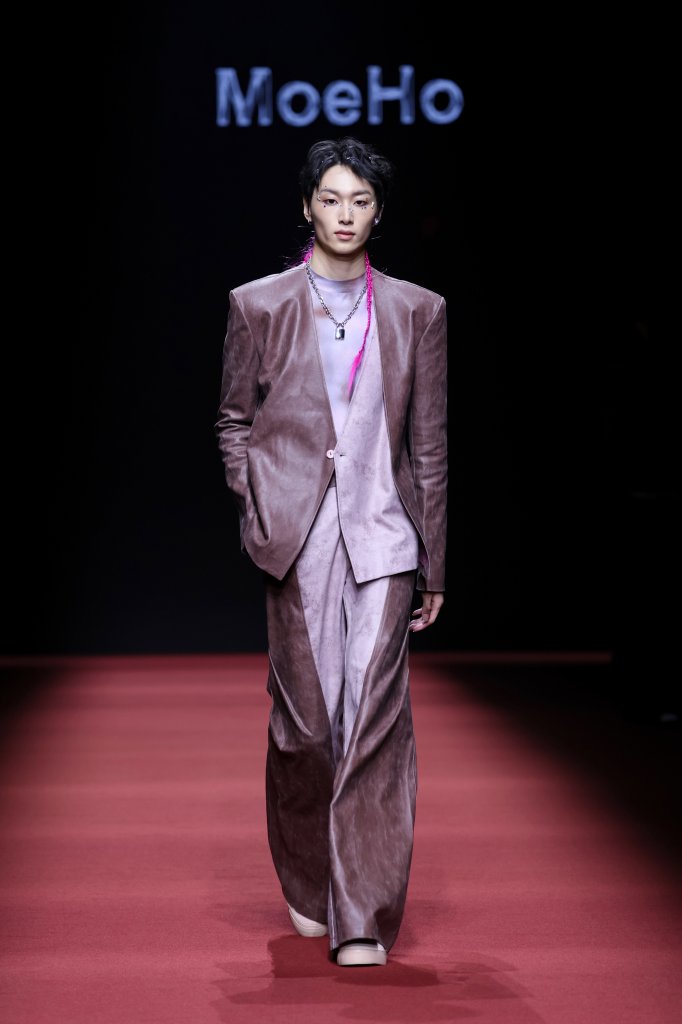 Moe Ho 末禾 · 贺萌萌 | 柯桥日 2026春夏高级成衣秀 - Beijing Fall 2025