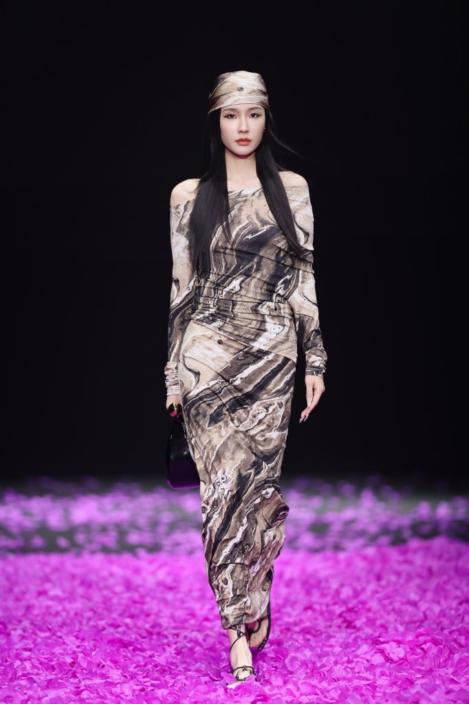 迪丝嫚苓 DISIMAN.LING · 韩苓 2026春夏高级成衣秀 - Beijing Fall 2025