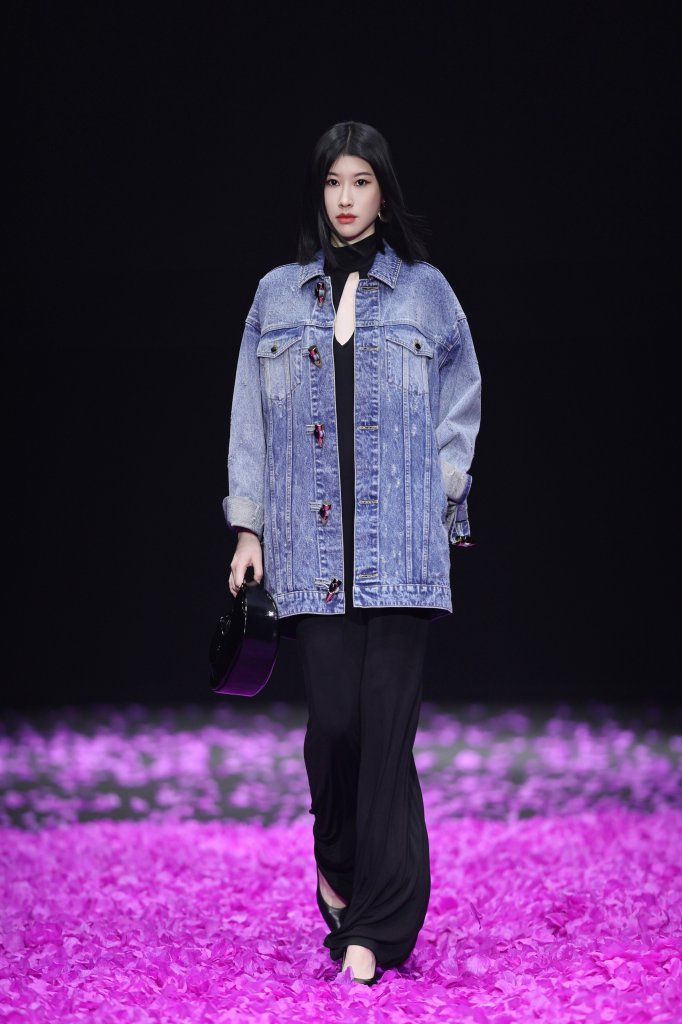 迪丝嫚苓 DISIMAN.LING · 韩苓 2026春夏高级成衣秀 - Beijing Fall 2025