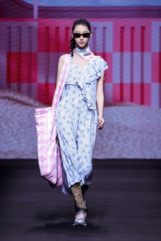 陆玺娅 Bronze Lucia 2026春夏童装秀 - Beijing Fall 2025