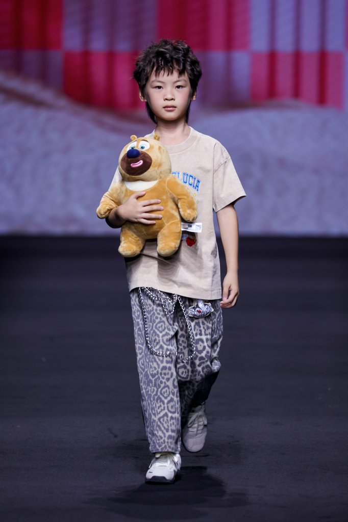陆玺娅 Bronze Lucia 2026春夏童装秀 - Beijing Fall 2025