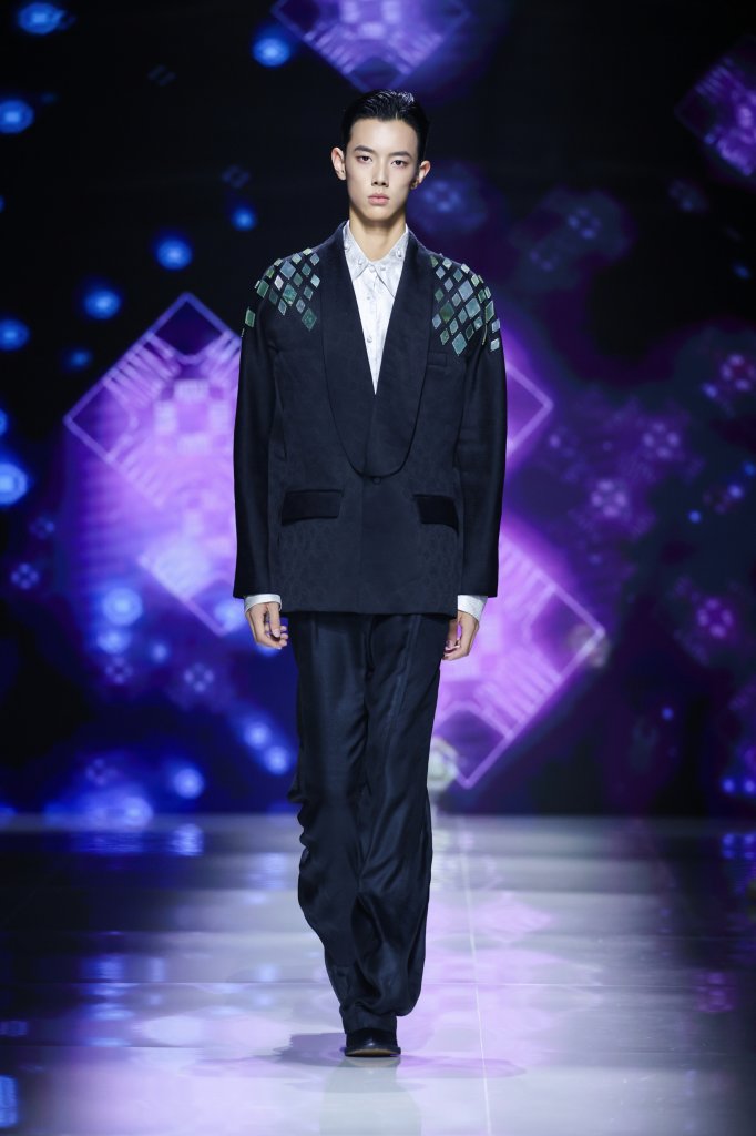 南方丝巢 × 吕越 2026春夏高级成衣秀 - Beijing Fall 2025