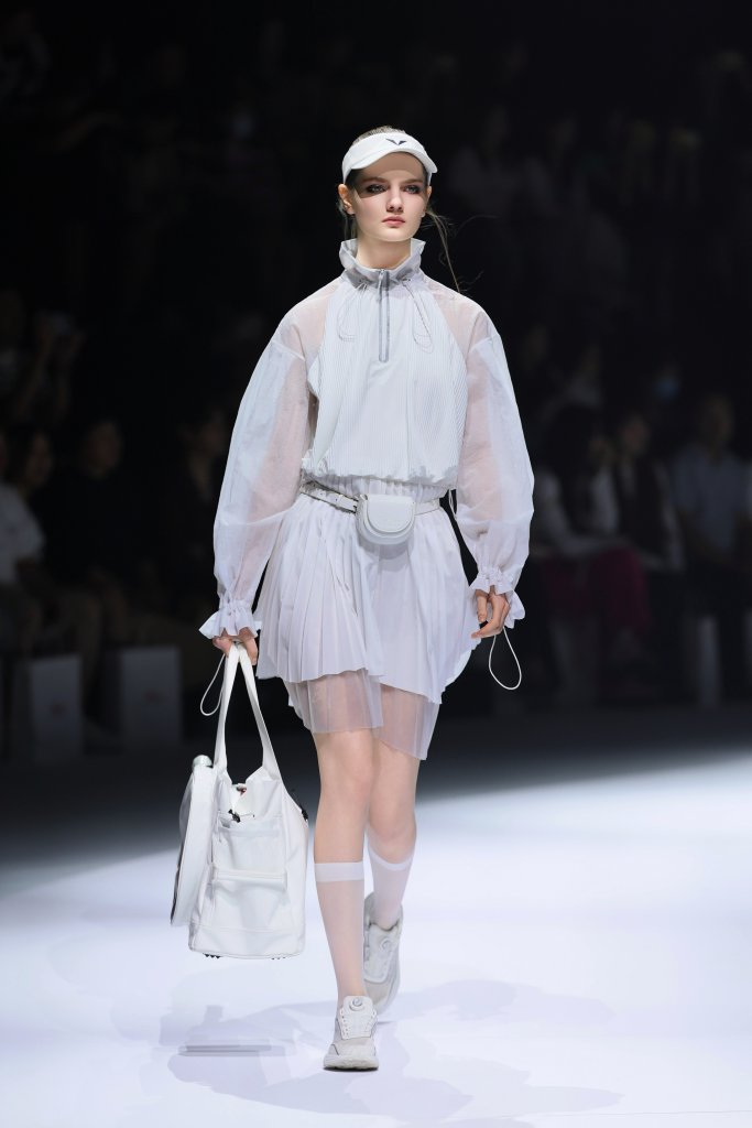 特步 Xtep · 隋振冲 时尚厦门 2026春夏高级成衣秀 - Beijing Fall 2025